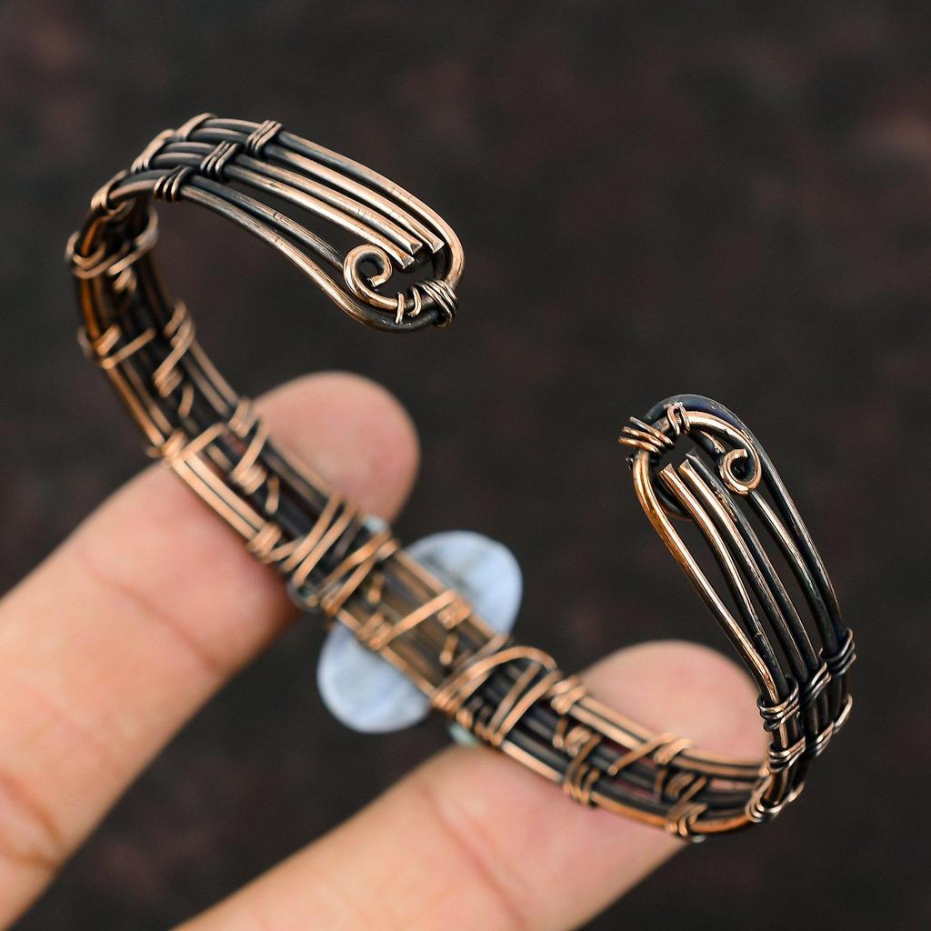 Браслет-манжета из синего кружева с агатом Синий халцедон и швейцарский синий топаз с бусинами Браслет из медной проволоки Ювелирные изделия ручной работы Регулируемый браслет-манжета