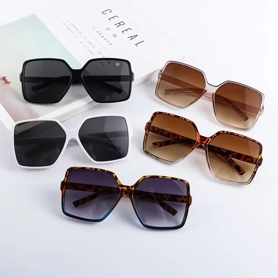 Oversized Square Sunglasses for Women and Men UV Protection Eyeglasses Retro Big Frame Sun Glasses Fashion Shades
