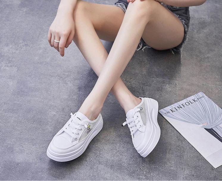 2024 Женская обувь 2024 Дышащие удобные кроссовки Женские сетчатые туфли на платформе со шнуровкой Белые женские нескользящие повседневные полутапочки
