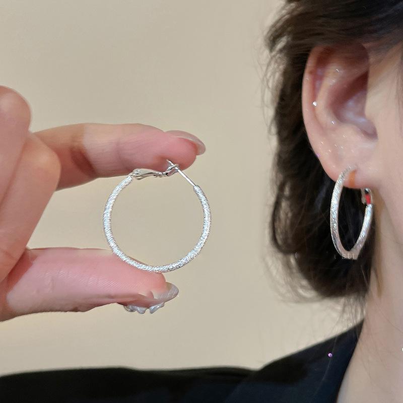 Серьги-кольца круглые простые серебряная игла Европейская и американская ins мода универсальные серьги легкая роскошь высококлассные серьги дизайнерский смысл нишевые