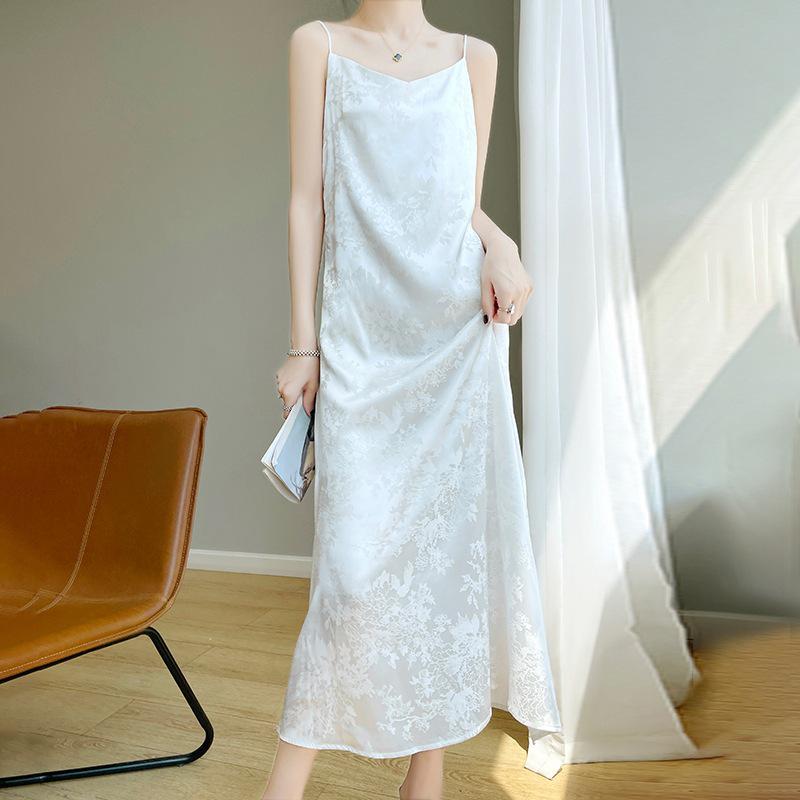 Женское платье из жаккардового сатина с V-образным вырезом и бретелями-спагетти - Приталенное, Высококлассный французский дизайн для весны/лета