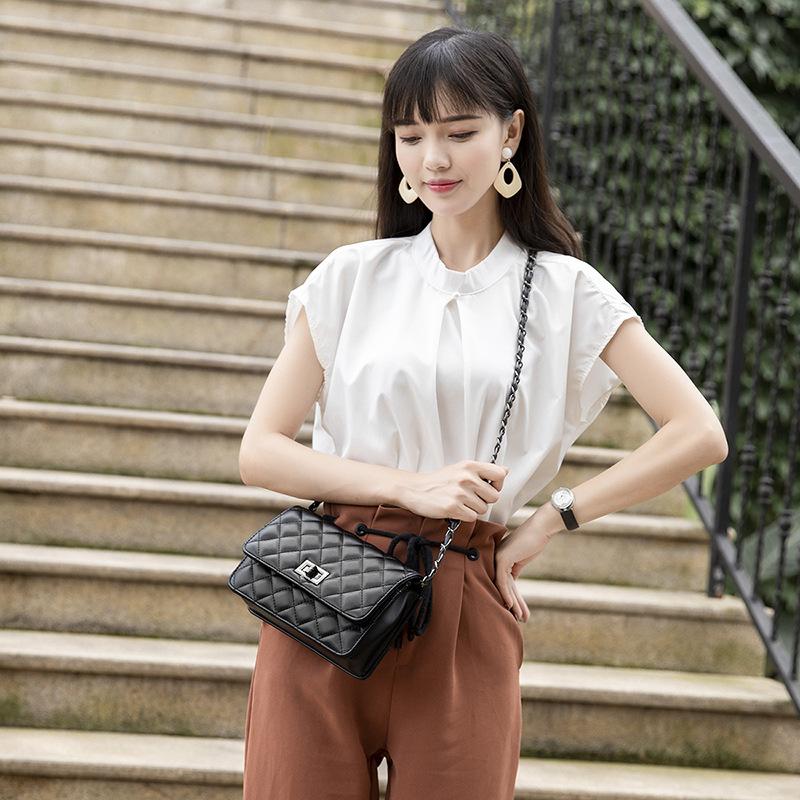 Весенняя женская сумка Простая модная удобная сумка с цепочкой из ромбовидной сетки Маленькая квадратная сумка на одно плечо с косым ремешком Маленькая сумка