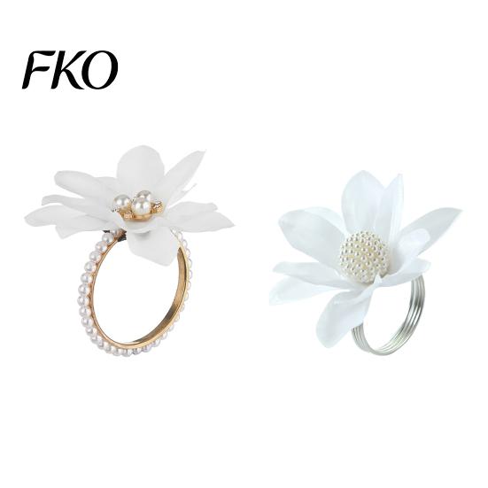 Napkin Ring 6Pcs White Lotus Rings, Chiffon Flower Metal Holders, Faux Soft Fabric Pearl Dinner Rings for Wedding Bridal Shower Table
