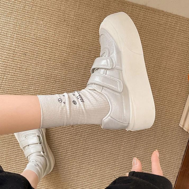 Модные легкие белые туфли на круглой платформе с липучками, женские, новинка 2025 года, весенне-осенняя легкая универсальная повседневная обувь