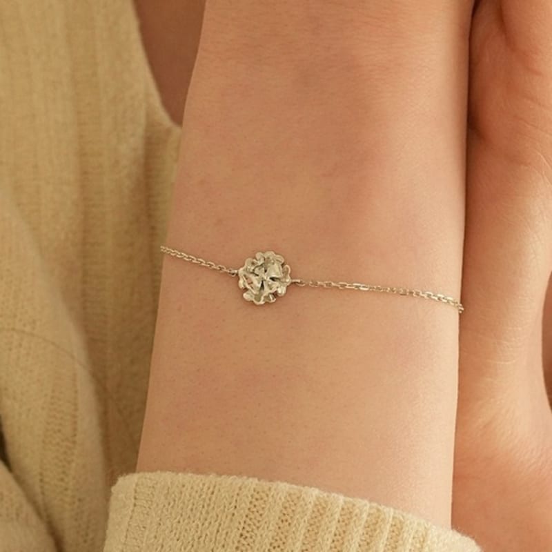 BELLOOGGI Lisianthus bracelet