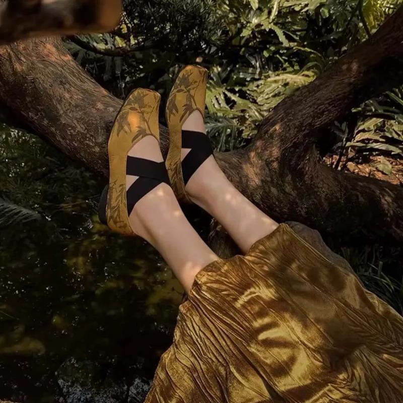 Fashionable Chinese Style Cloth Shoes with Thousand Layer Leaf Pattern Jacquard Mary Charm Square Heel Rubber Anti Slip Single