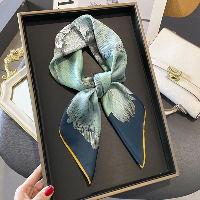 Женский шелковый шарф Camellia Black & White Mulberry - 70x70 см, стильный аксессуар на весну/осень