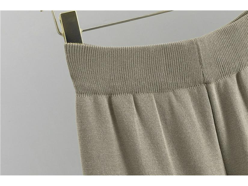 Женский свободный трикотажный комплект из трех предметов: Длинный кардиган с шалью, жилет с высоким воротом, широкие брюки — идеальный вариант для весны и осени