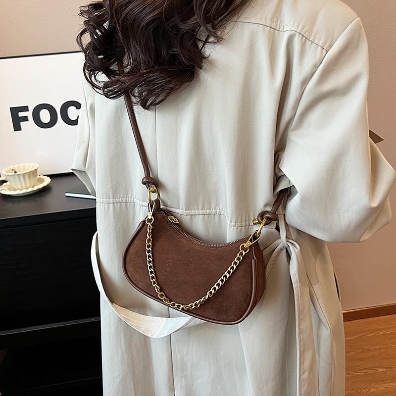 Textured Matte Small Bag Women's 2025 Winter New Niche Popular Messenger Bag Fashionable Versatile Shoulder Armpit Bag