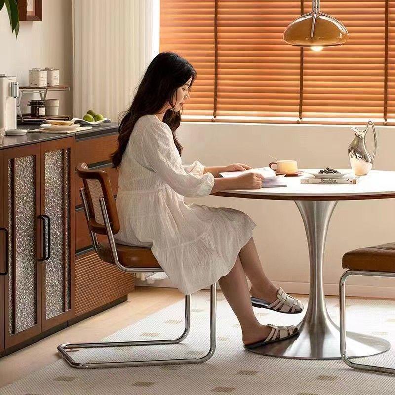 Плетеный стул скандинавский ретро в форме банта - Стиль середины века для кафе, отеля или зон отдыха