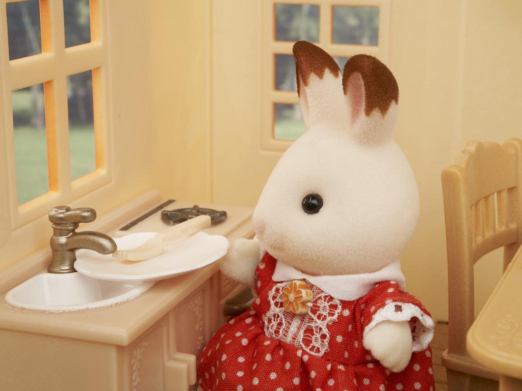 Sylvanian Families Cozy Cottage Starter Home Set