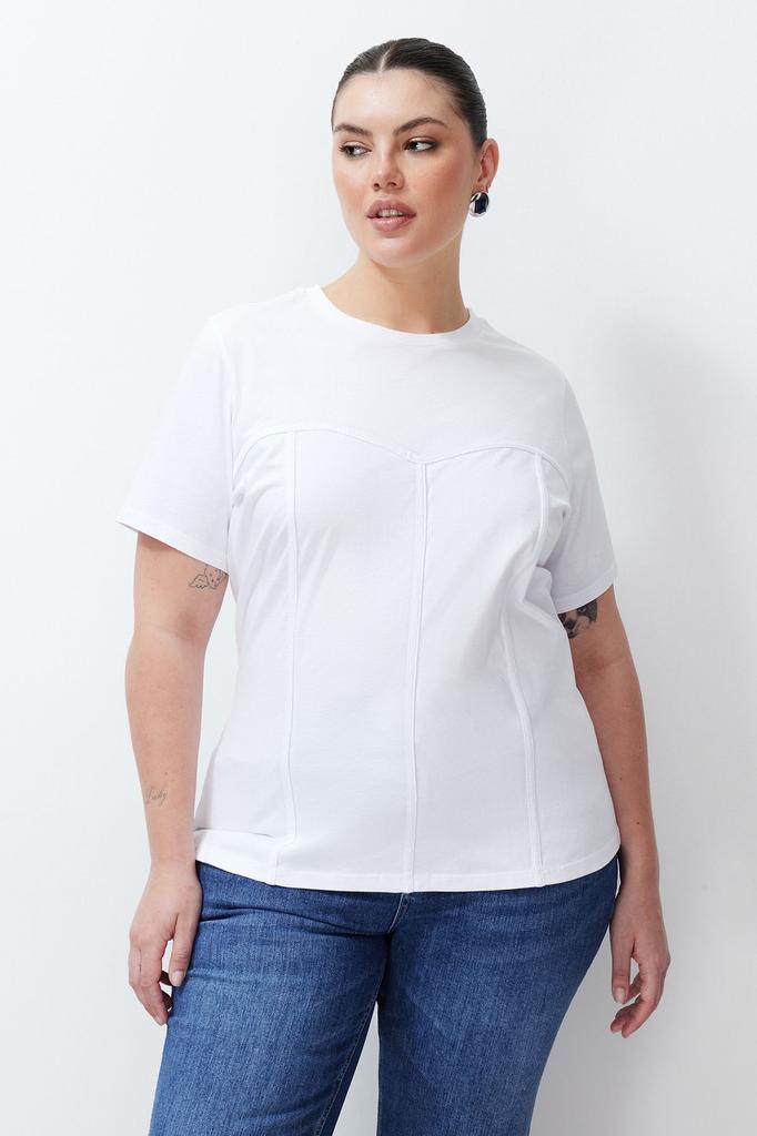 Женская стильная трикотажная футболка больших размеров с черной окантовкой