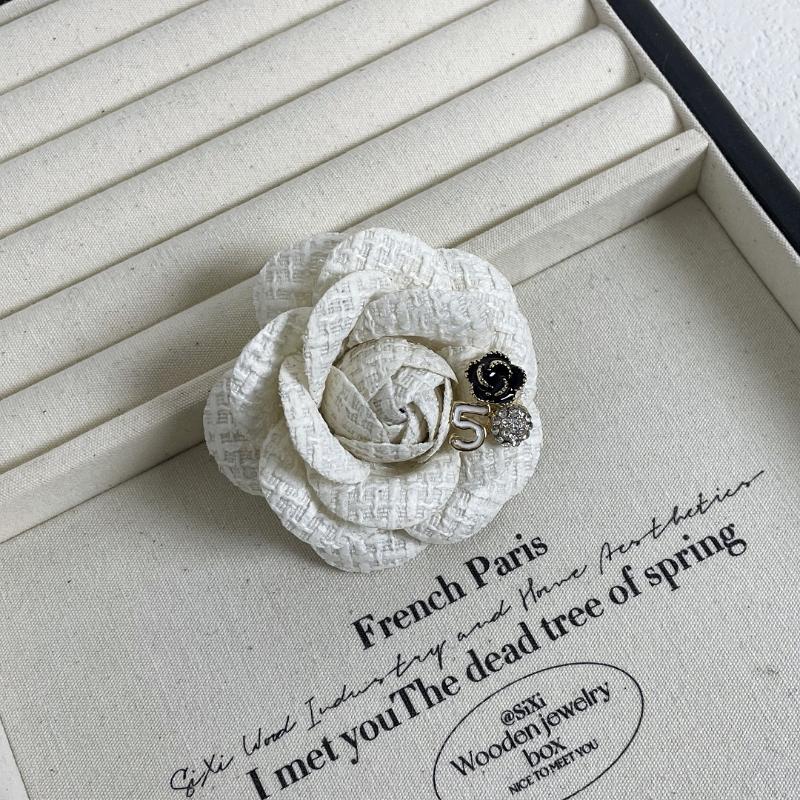 Korean Fabric Camellia Brooches For Women Handmade Flower Lapel Pins Elegant Clothing Jewelry Accessories Corsage