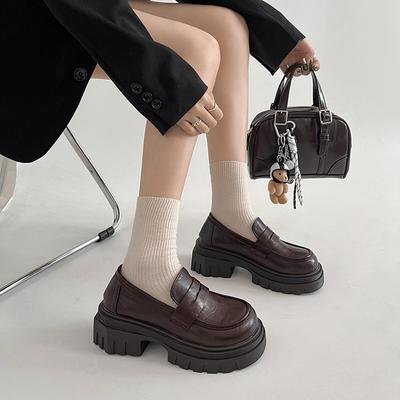 Модные черные туфли на французской платформе из кожи женские, новые осенне-зимние туфли 2025 года с одной педалью, британские мокасины