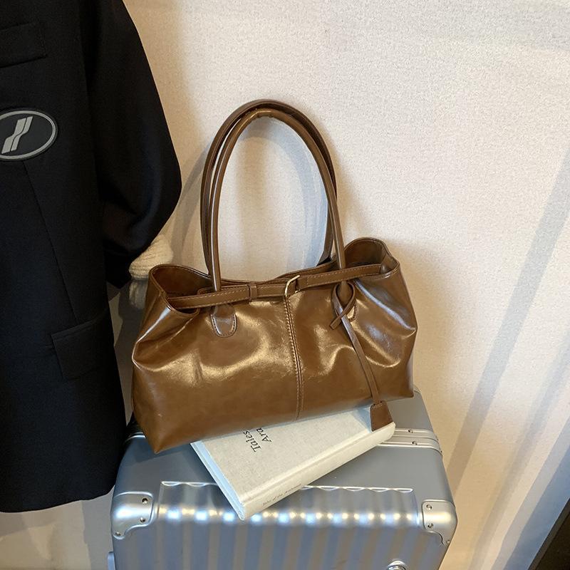 Осень и зима ретро большая вместимость мягкая кожаная сумка женская 2025 новая повседневная для поездок на работу сумка через плечо портативная сумка-тоут