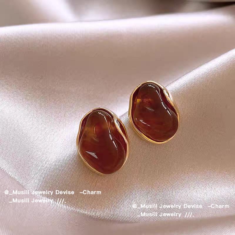 2025 Осень/Зима Женские Высококлассные Простые Серьги: Универсальный дизайн с системой цветов Майяра