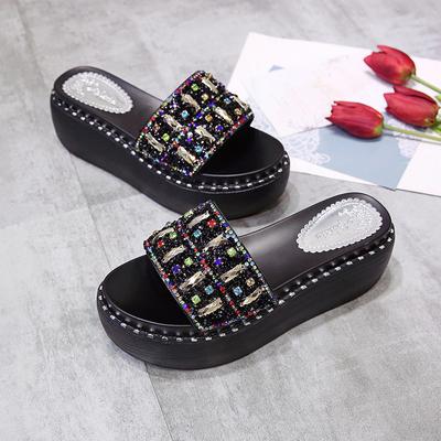 Крутые шлепанцы на толстой подошве женские летние новые с пайетками и стразами на танкетке, подошва-маффин, шлепанцы с одним ремешком, уличная обувь, обувь на платформе