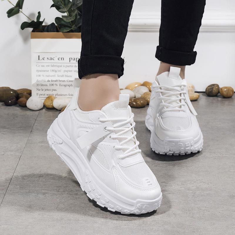 Новые женские туфли на толстой подошве, модные трендовые туфли для пап, повседневная обувь с дышащей сетчатой поверхностью, новые маленькие белые туфли с подошвой Muffin Sole, увеличивающие рост