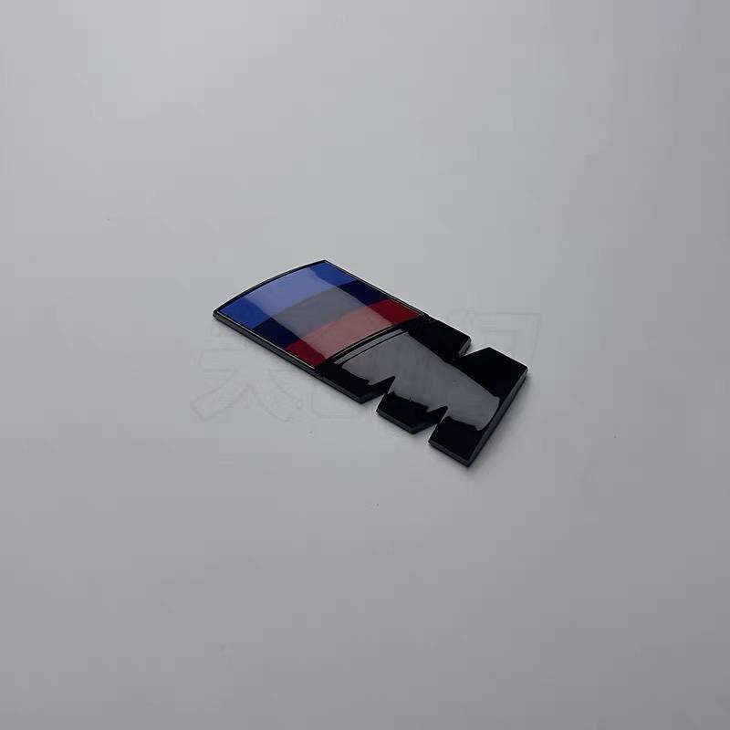 Горячее Для BMW M 3D Металлический Автомобильный Логотип M Значок на Бок Кузова Наклейка для Декора Заднего Багажника Автомобиля Для BMW M M1 M2 M3 M4 M5 M6 M7 M8 Наклейка с Логотипом Значка Багажника Автомобиля