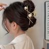 2023 Новая мода жемчужные когти для волос Изысканные металлические заколки для волос с крестом Заколки для волос Головные уборы Модные женские аксессуары для волос Премиум-подарки
