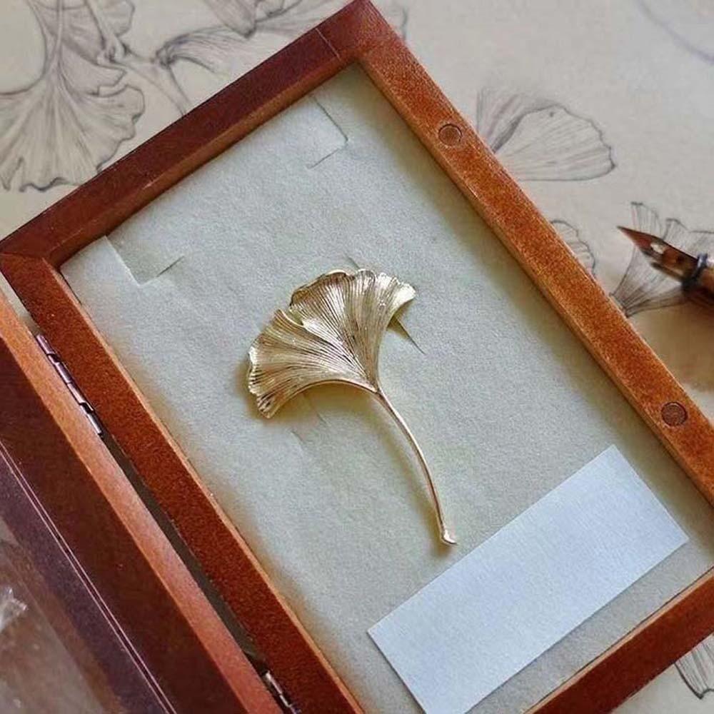 French Style Ginkgo Leaf Brooch Elegant Metal Glossy Corsage Ornament Uniform Long Leaf Pin Men