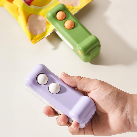 Mini Sealing Machine for Plastic Bags Handheld Heat Sealer Machine USB Charging Portable Bags Sealer for Snacks Fruit Spices