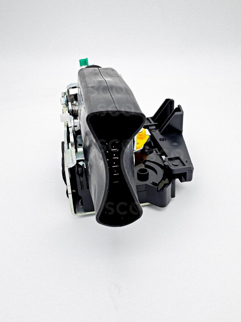 Замок передней двери левый для Renault Duster со стороны водителя Механизм замка передней двери для Terrano 8200735225