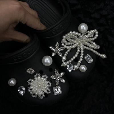 Модель 2025 года, Ощущение высокого класса, Жемчужная цепочка-бант, Красивая, Жемчужный цветок, Жемчужный цветочный декор для обуви разных размеров, Бриллиантовая обувная пряжка