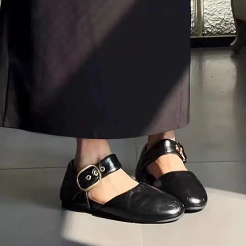 Модные туфли-лодочки на плоской подошве Red Mary Janes с пряжкой на ремне 2025 Весна Осень Новые Удобные Повседневные Плоские Туфли для Ходьбы