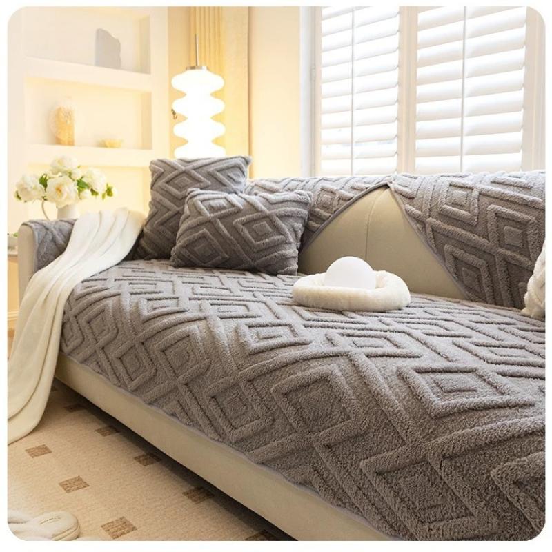 Cream Style Plush Settees Mat Thick and Warm Anti Slip Cushion for Autumn and Winter Soft and Skin Friendly Warm Sofa Blanket Machine Washable