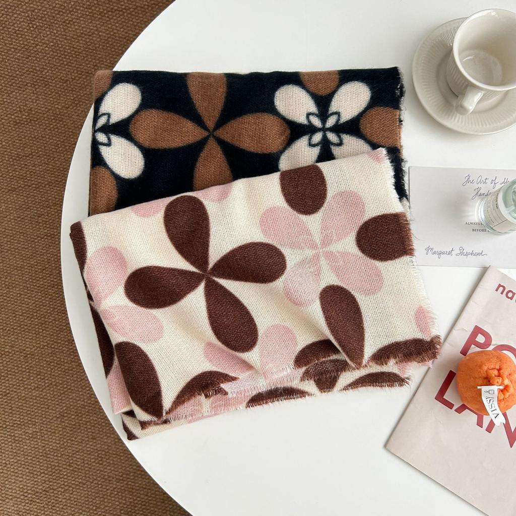 Lucky Four-leaf Clover Small Fresh and Fashionable Imitation Cashmere Warm Scarf Women's Autumn and Winter High-end Temperament Outer Shawl