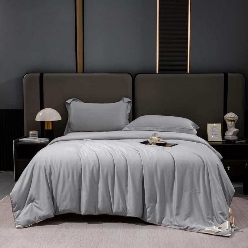 Grace 100% Mulberry Silk Jacquard Quilt