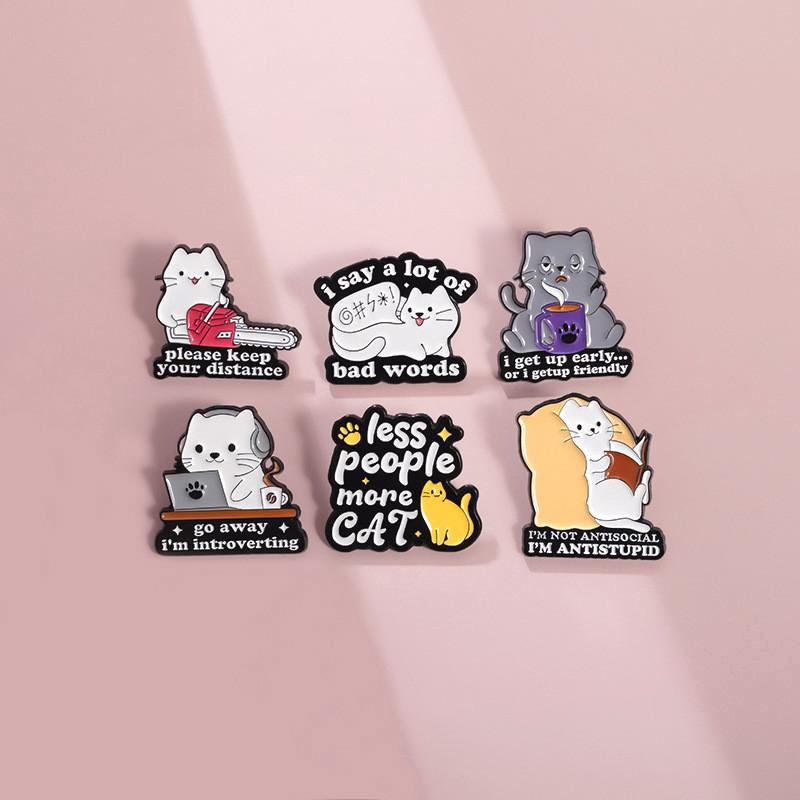 Очаровательная серия мультяшных кошек Металлический значок Милая забавная английская фраза Брошь в виде животного