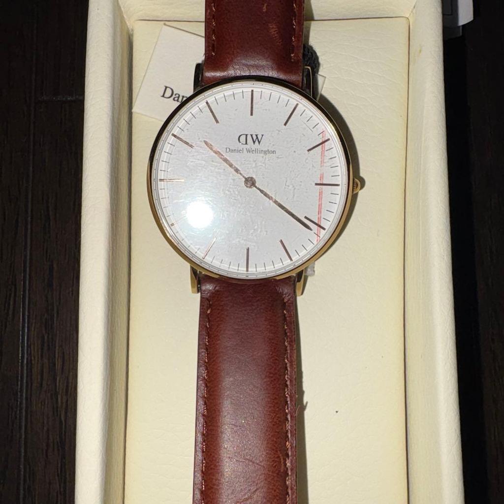 Подержанные классические часы Daniel Wellington