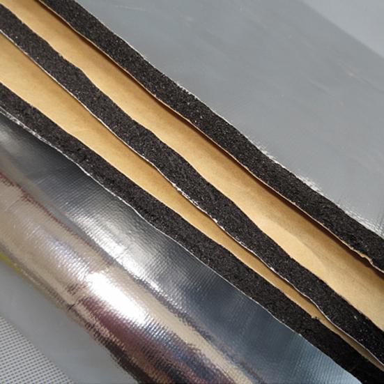 Автомобильный капот, алюминиевая фольга, двигатель, утепленный теплозвукоизоляционный коврик