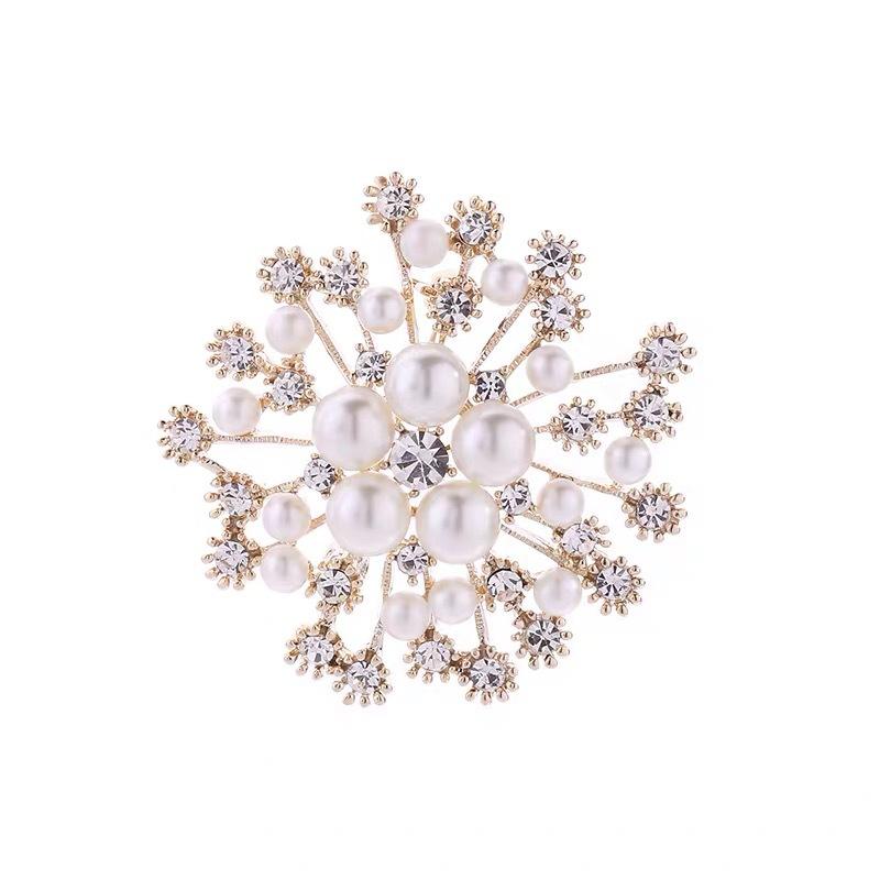 Trendy Classic Elegant Flower Brooch Pin for Women Fashion Rhinestone Clothes Suit Pin Accessories Wedding Jewelry Gifts