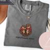 Значительная футболка с выдрой, Вышитая футболка Comfort Colors для читателя, Подарок для любителя книг, Подарок для пары, Подарок для любителя животных