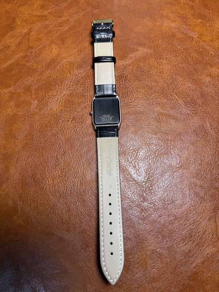 [USED] A105 Rare Working Seiko Dolce Square Watch from the 1980s