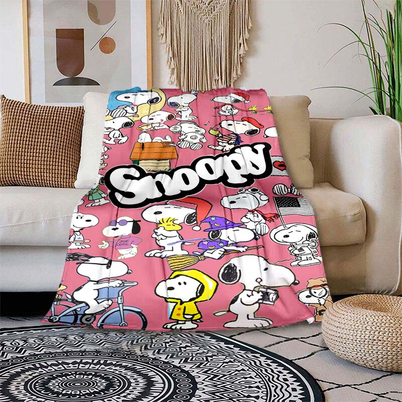 This adorable 3D Snoopy cartoon flannel blanket is comfortable and soft, perfect for use in bedrooms, beds, sofas, picnics, and