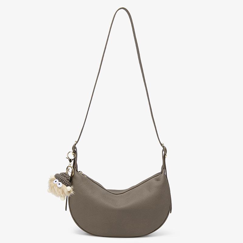 Foreign trend dumpling bag women 2025 new autumn and winter popular fashion messenger bag Internet celebrity niche design saddle bag