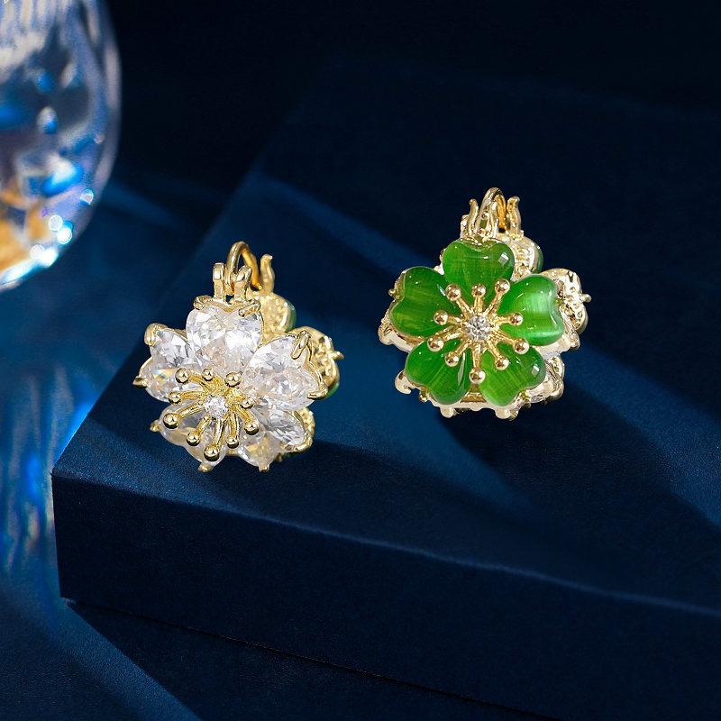 Летние серьги в корейском стиле с зелеными цветами - Элегантные, универсальные, милые пусеты для свежего, модного образа