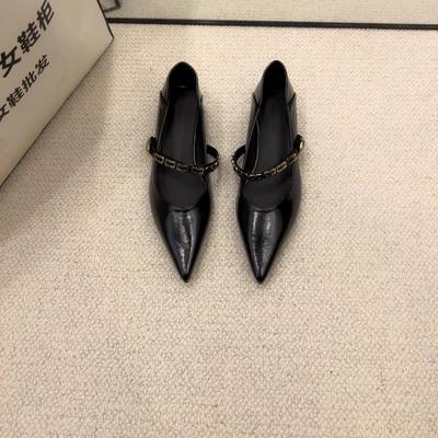 Французские сандалии с острым носком и сумкой на подъеме женские 2025 весна новая металлическая цепочка пряжка на одном ремешке низкий каблук неглубокий вырез одинарные туфли