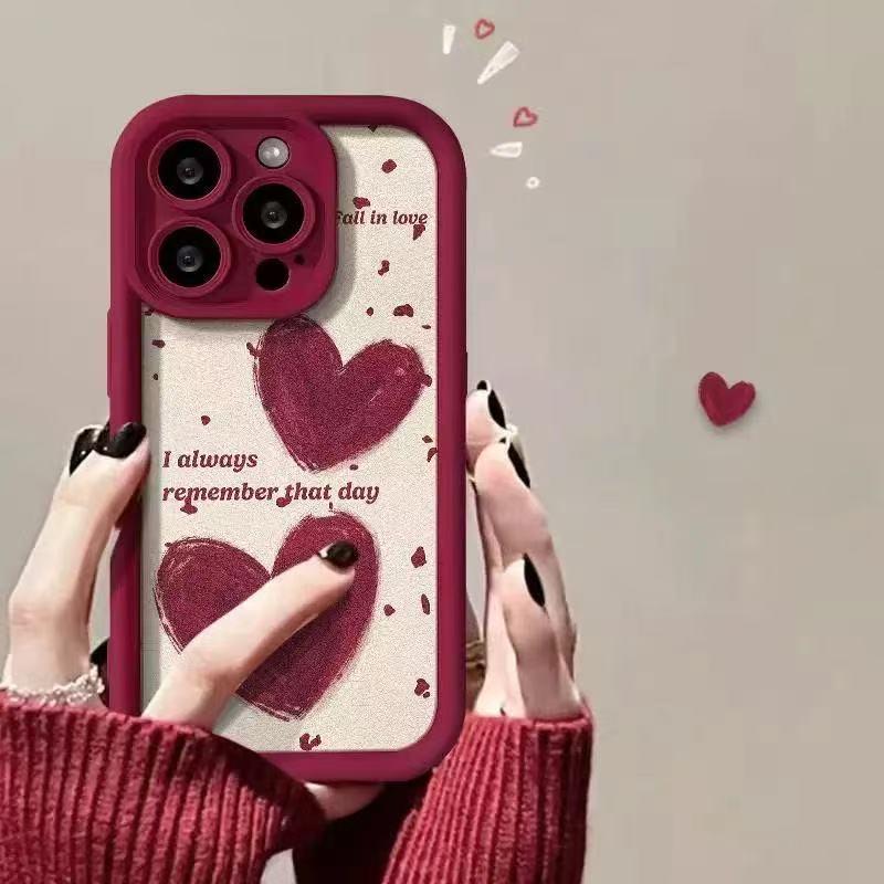 Бордовый чехол-сердечко для iPhone 14/15/16/17 Pro Max - Европейский и Американский дизайн