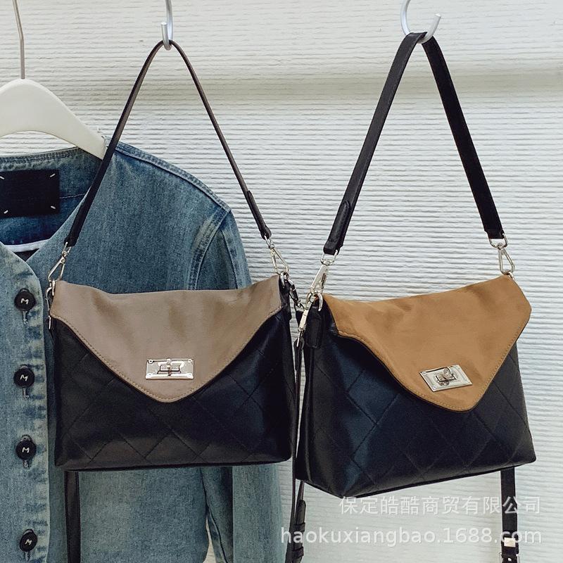 Вместительная ретро-сумка женская осень-зима 2025 новая универсальная ромбовидная сумка-мессенджер на одно плечо подмышку для поездок на работу маленькая квадратная сумка