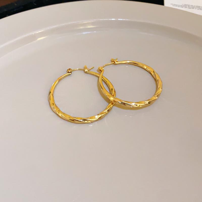 Silver Needle Style Circle Earrings - Simple Korean Metal Design, All-Match Earrings for a Celebrity Look.
