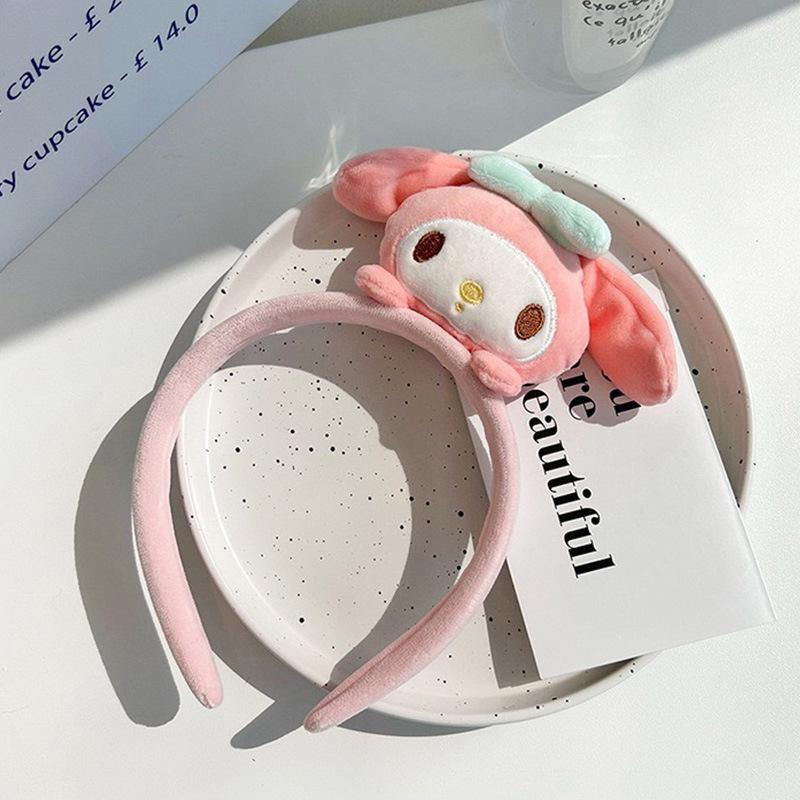 Мягкая повязка на голову в виде медведя из мультфильма: Идеально подходит для ухода за кожей в осенне-зимний период, для разнообразных выходов в свет и создания непринужденного стиля.