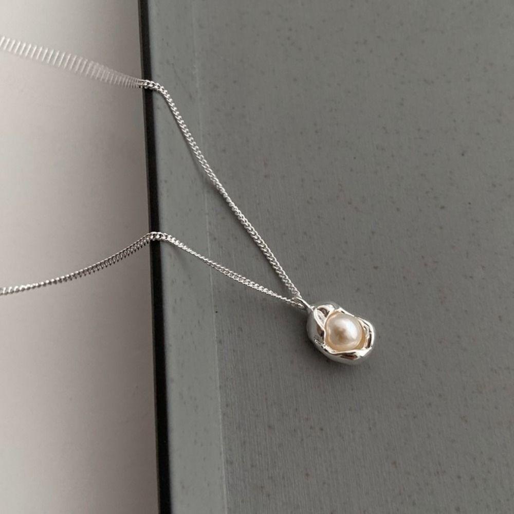 Trendy Zinc Zinc Alloy Pearl Necklace Irregular Shell Jewelry Korean Style Pendant Women Clavicle Necklace