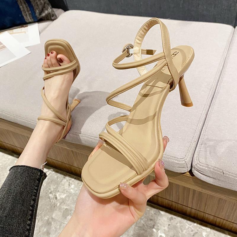 Босоножки на высоком каблуке с перекрестными ремешками женские 2025 новые квадратный носок тонкий каблук высокий каблук сказочный стиль с открытым носком на высоком каблуке