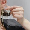 Роскошные асимметричные черные квадратные серьги-подвески с кисточками для женщин, подчеркивающие темперамент, полые серьги-подвески в форме сердца, ювелирные изделия для вечеринок для девочек