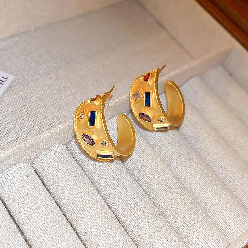 Silver Needle Style Circle Earrings - Simple Korean Metal Design, All-Match Earrings for a Celebrity Look.